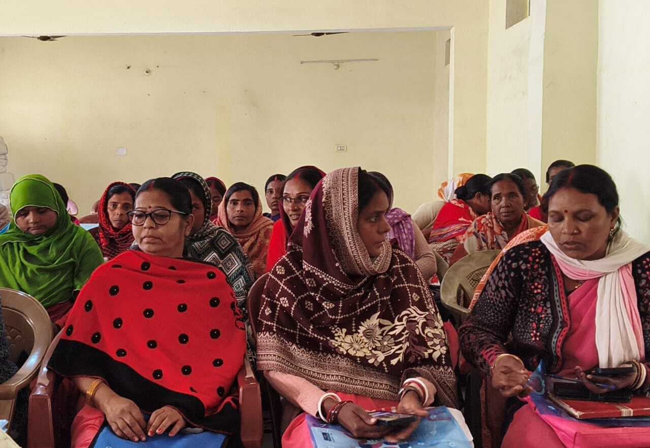 सेविकाओं को पोषण ट्रैकर ऐप की दी गयी जानकारी