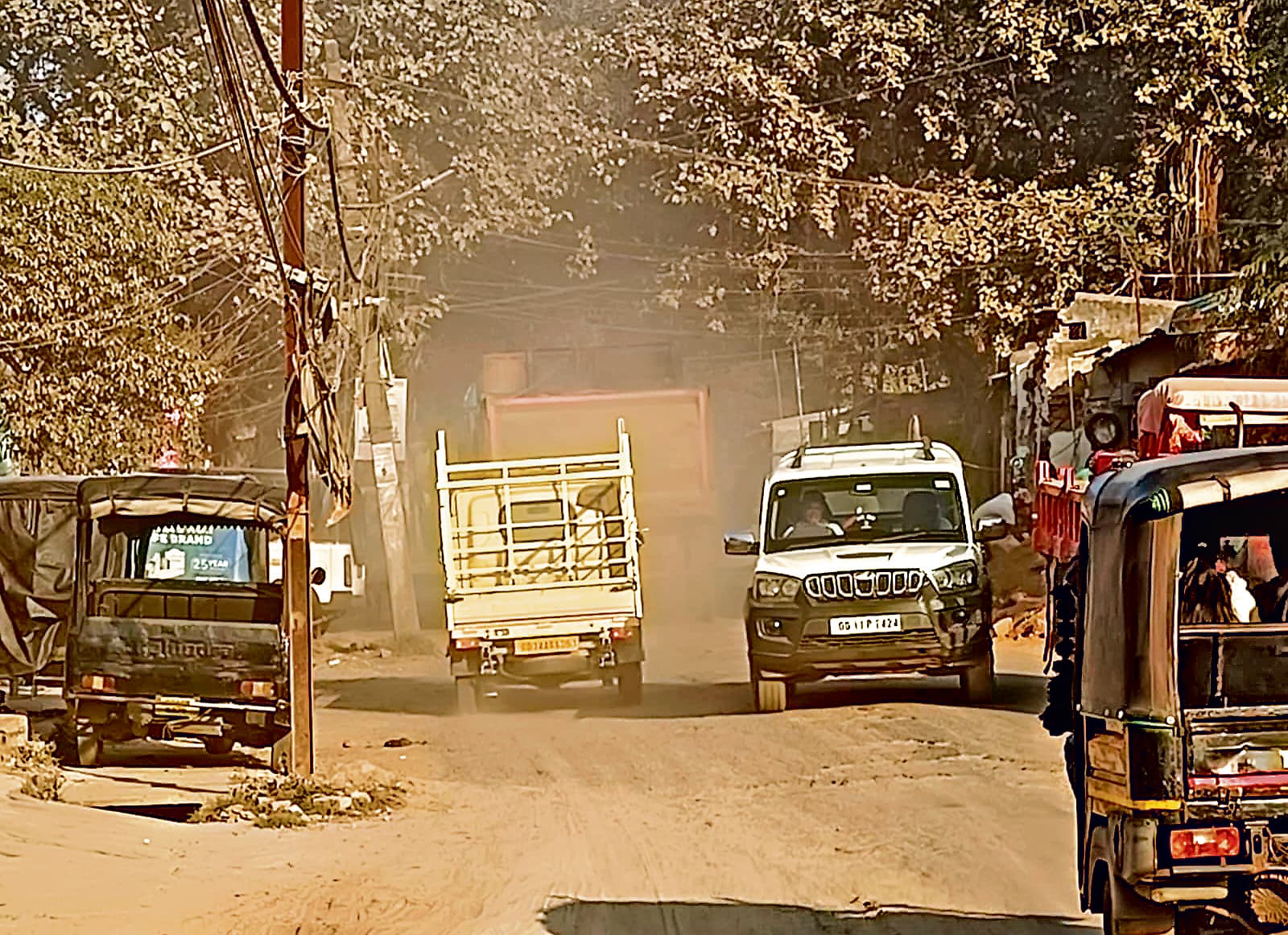 Rourkela News: बंडामुंडा–राउरकेला मुख्य मार्ग पर उड़ रही धूल से दुर्घटनाओं की आशंका बढ़ी