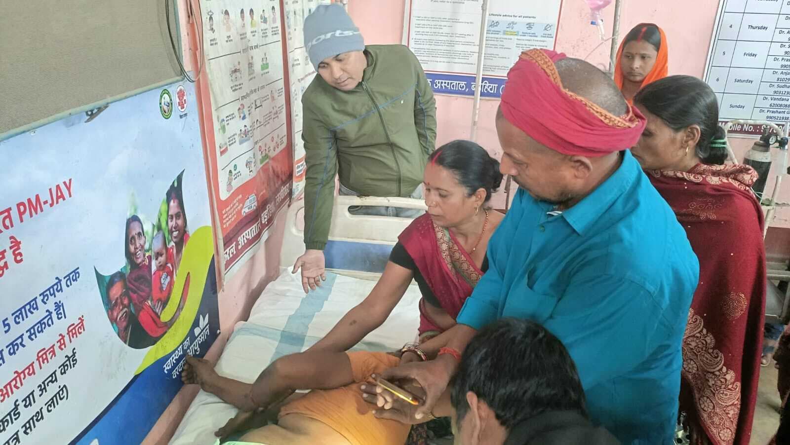 बाइक सवार की ठोकर से वृद्ध महिला घायल