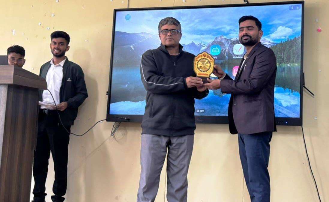 छात्रों के शैक्षणिक व व्यावसायिक विकास के लिए आवश्यक हैं कार्यशालाएं : डॉ आलोक