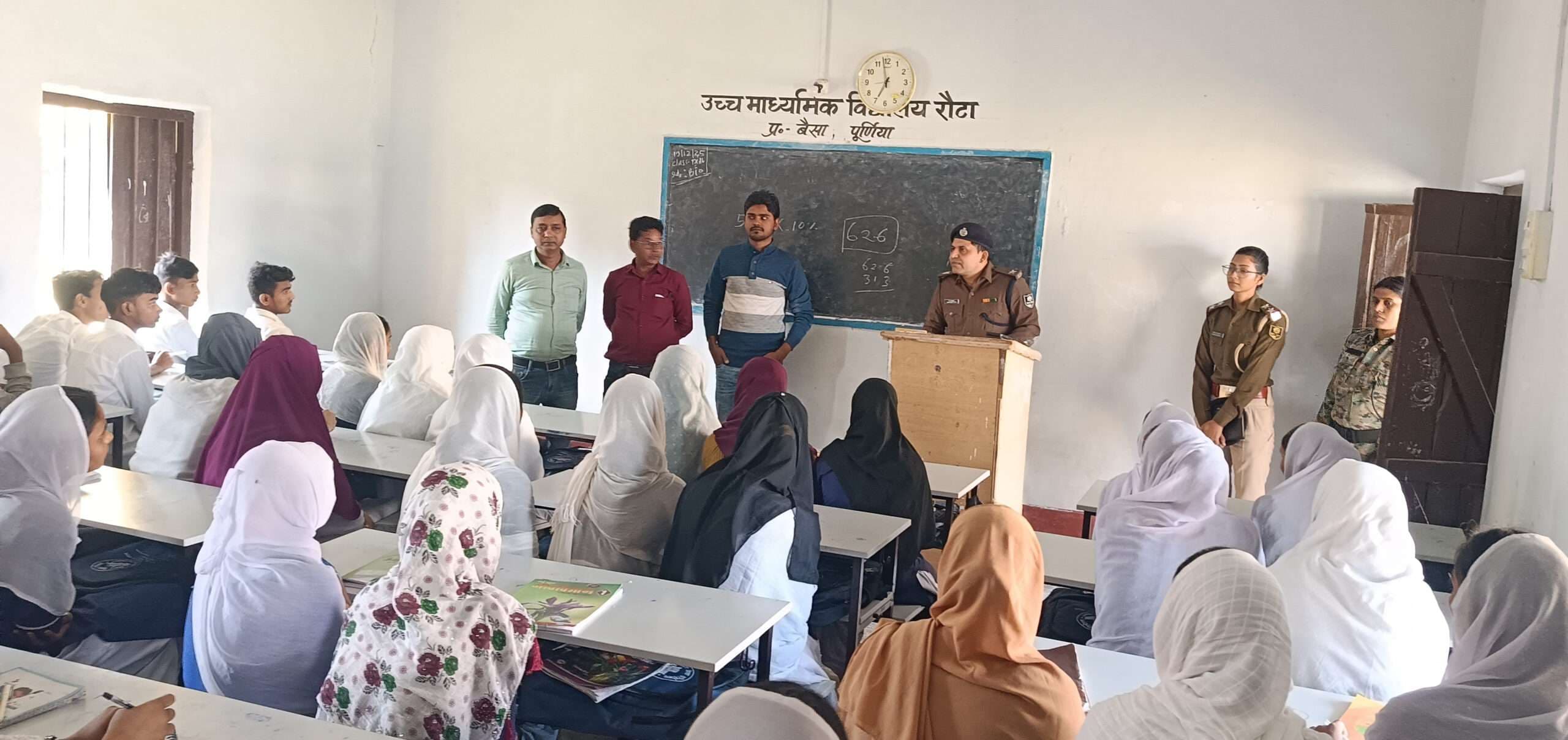 एआइ व साइबर फ्रॉड पर छात्र-छात्राओं को किया जागरूक