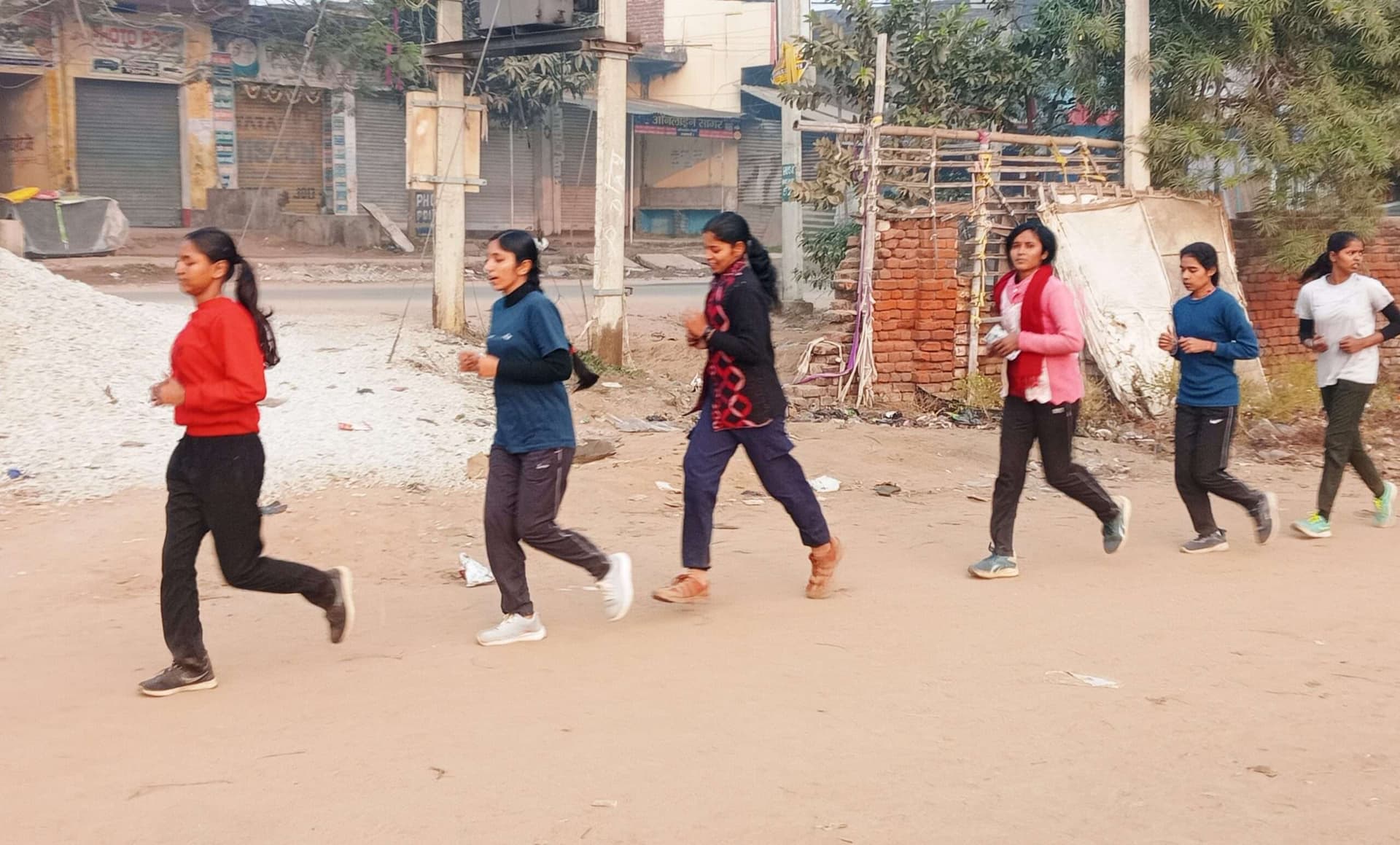 पुलिस की फिजिकल तैयारी में पसीना बहा रहे अभ्यर्थी