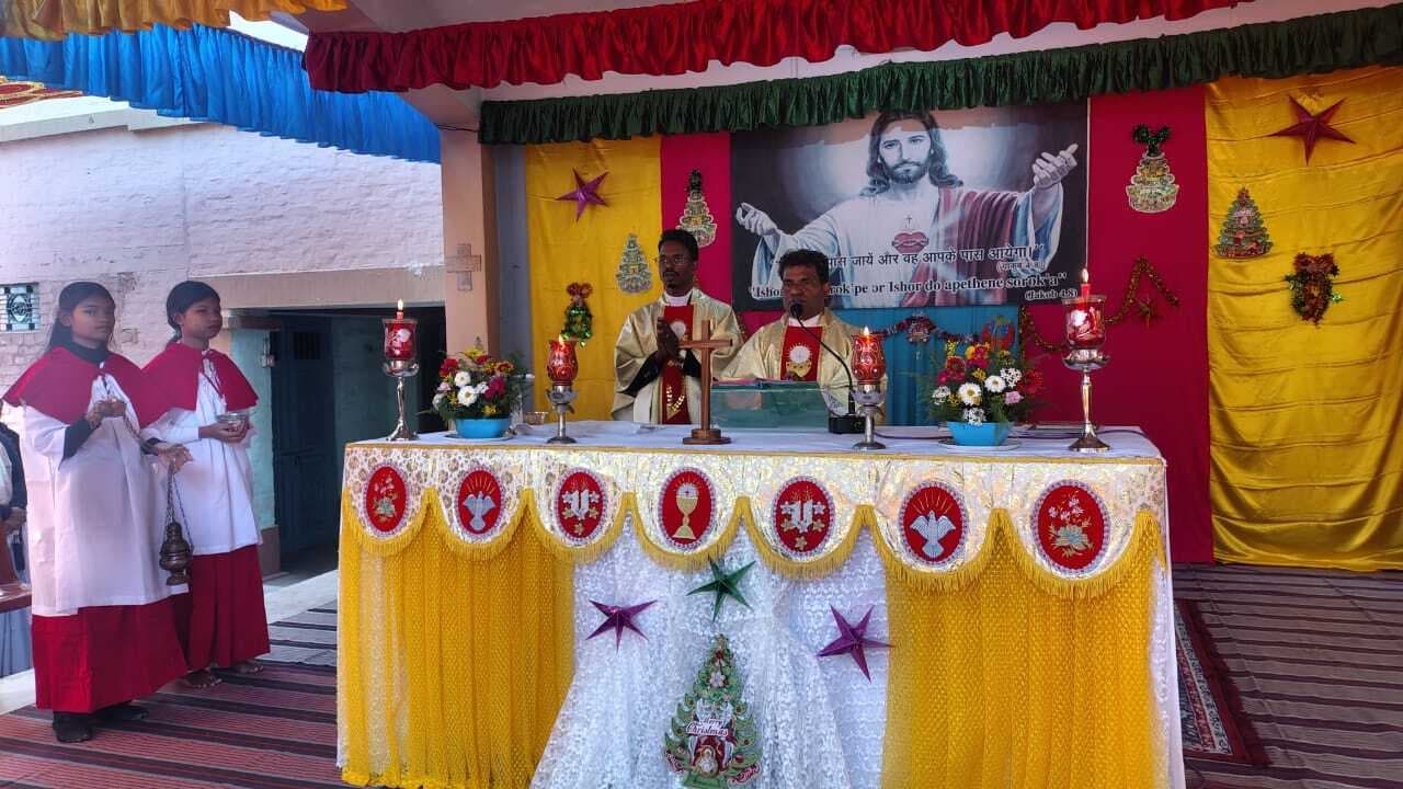 क्रिसमस गैदरिंग में पादरी ने सुनाया यीशु का संदेश