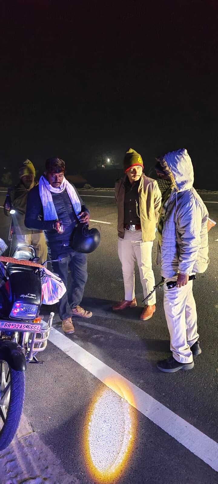 15 से अधिक बाइक चालकों से काटा गया चालान