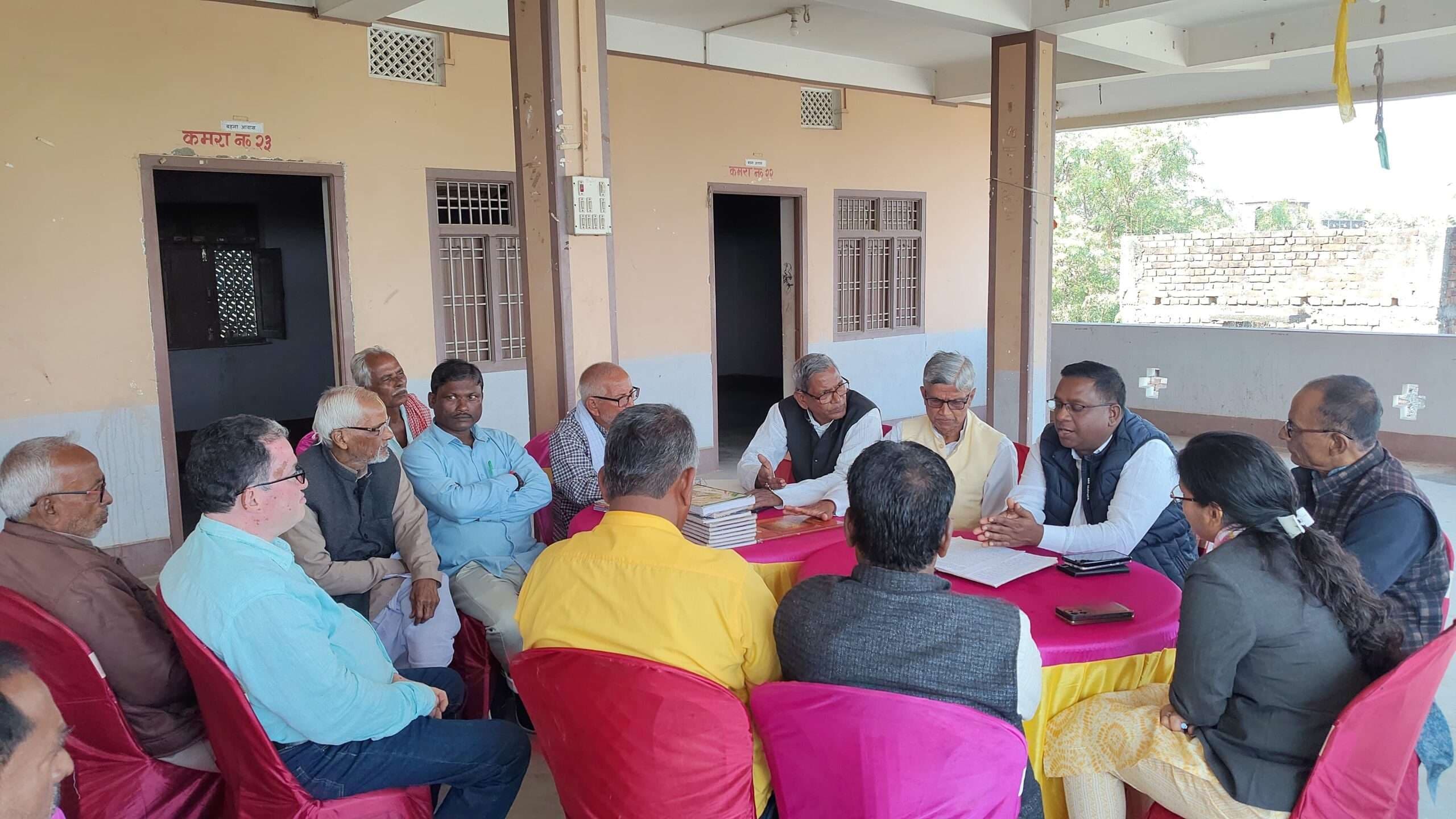 मंदिर समिति का खाता राष्ट्रीयकृत बैंक में खुलवाएं - एसडीएम