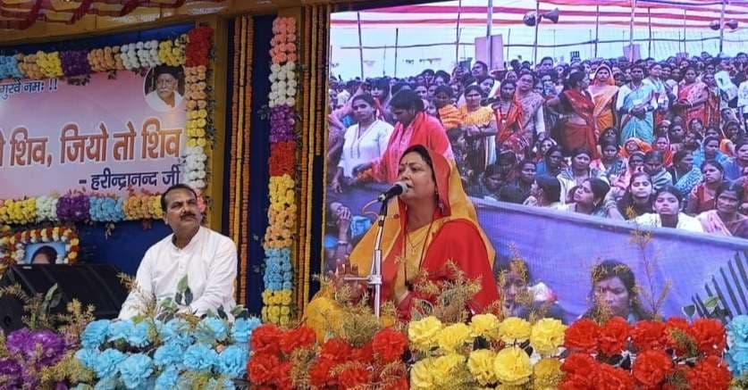 अपना जीवन शिव के हवाले कर दें, सारी कठिनाईयां अपने आप दूर होती चली जायेंगी, बरखा आनंद