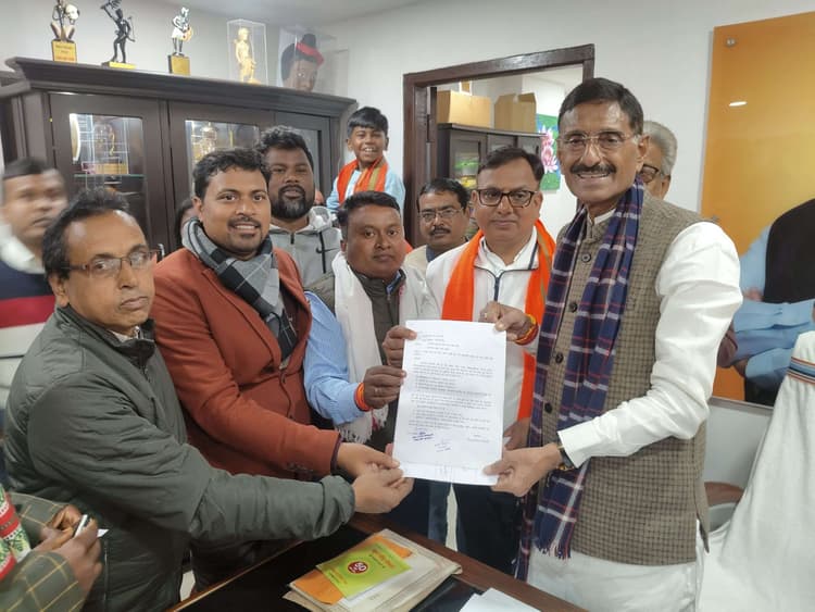 मैक्लुस्कीगंज की सबसे पुरानी सड़क को चालू रखने की मांग