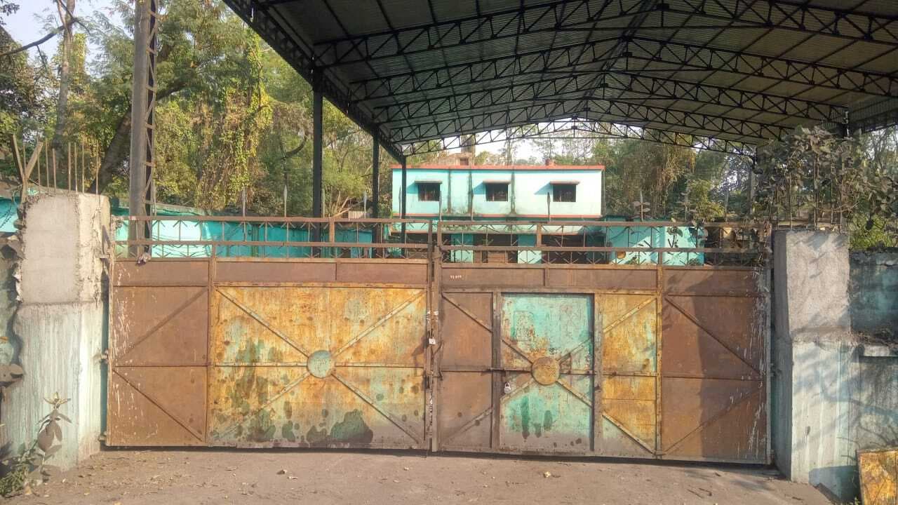 चितरा कोलियरी में फिर संडे ड्यूटी कटौती, विरोध में स्टोर में ताला जड़ा