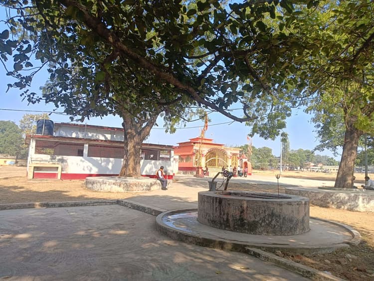 Giridih News :प्रकृति की सुंदरता का साक्षी है सरिया का शिवशक्ति धाम