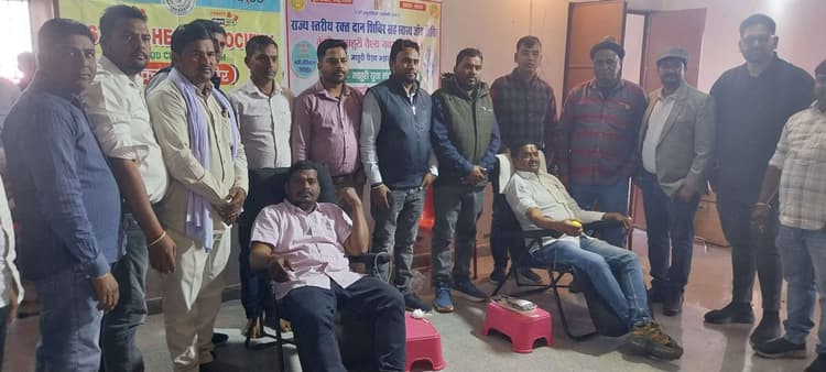Giridih News :माहुरी वैश्य समिति के शिविर में 60 यूनिट रक्त संग्रह