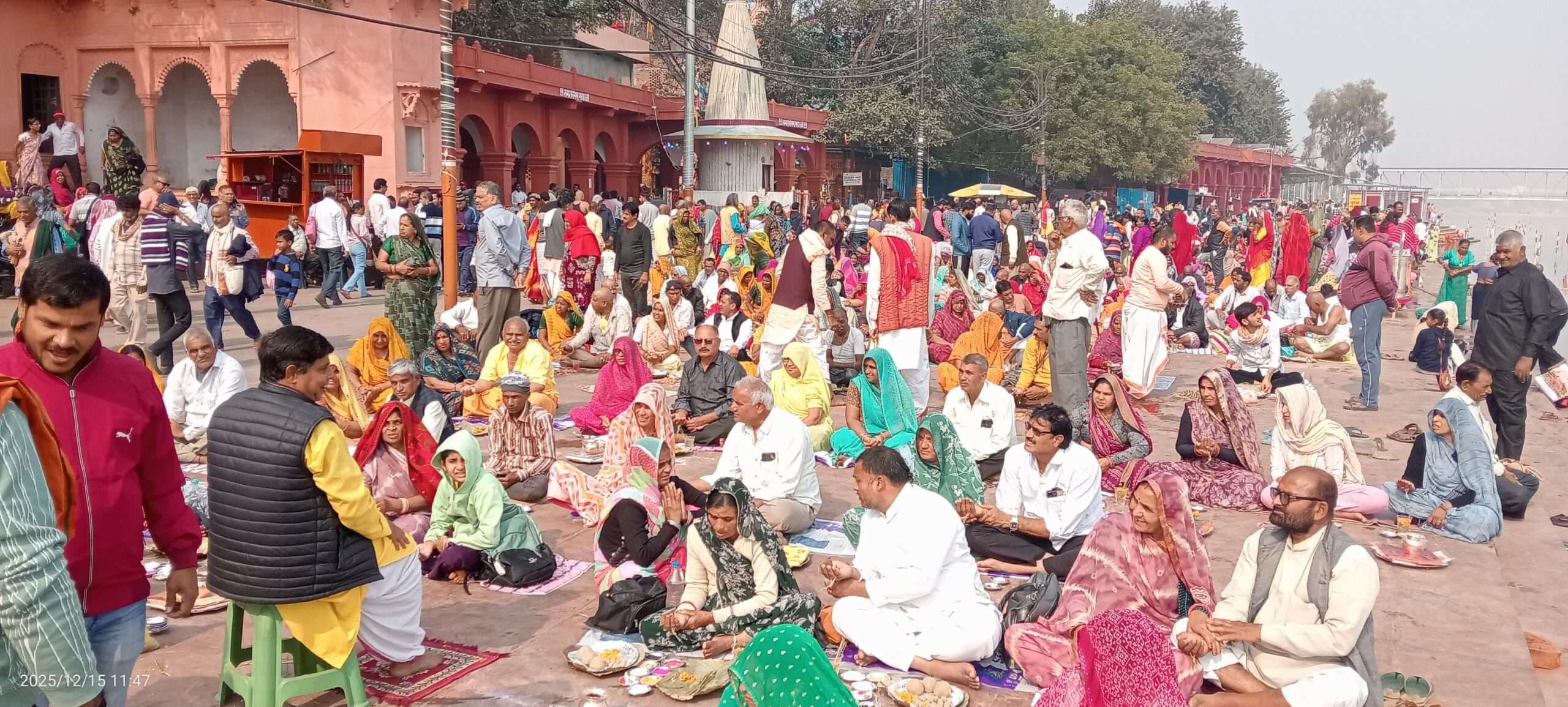 श्रद्धालुओं ने विष्णुपद मंदिर में की पूजा