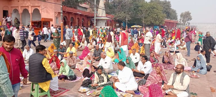 श्रद्धालुओं ने विष्णुपद मंदिर में की पूजा