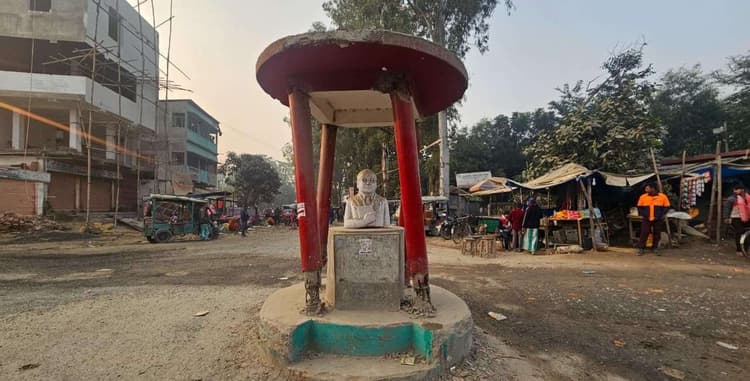 सालमारी में क्षतिग्रस्त हुई डॉ भीमराव आंबेडकर स्मारक