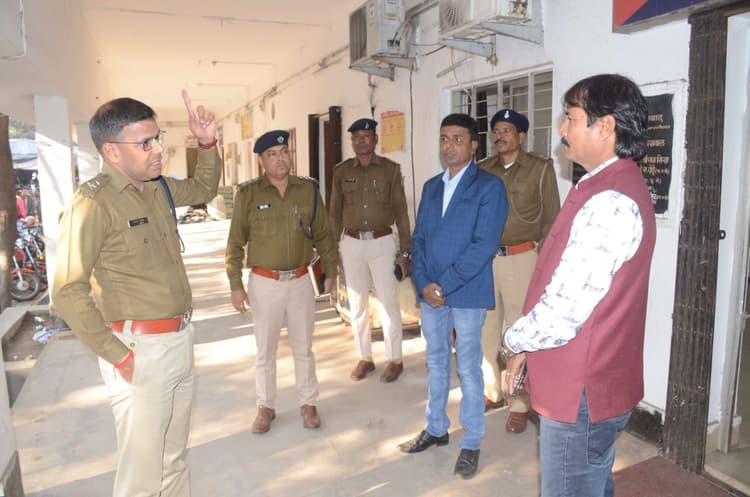 Dhanbad News: एसएसपी ने किया पुलिस कंट्रोल रूम का निरीक्षण, बढ़ेगी गुणवत्ता