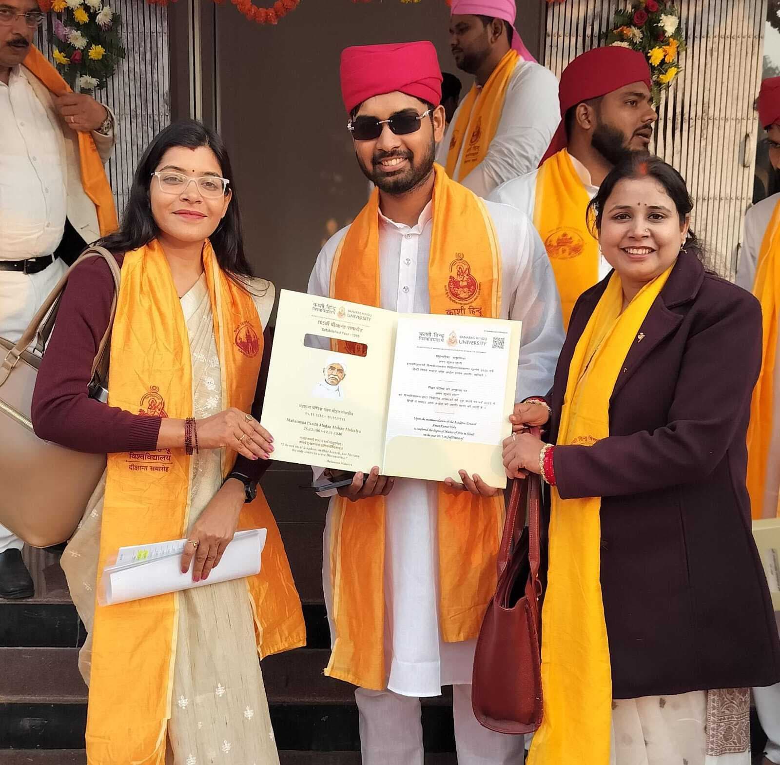 अमन कुमार होली को बीएचयू से एमए हिंदी साहित्य उपाधि