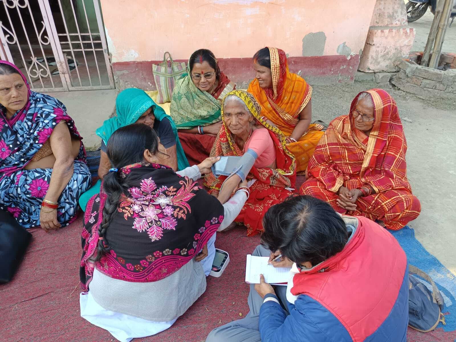 महिलाओं का सत्याग्रह अनशन-प्रदर्शन जारी, की गयी स्वास्थ्य जांच