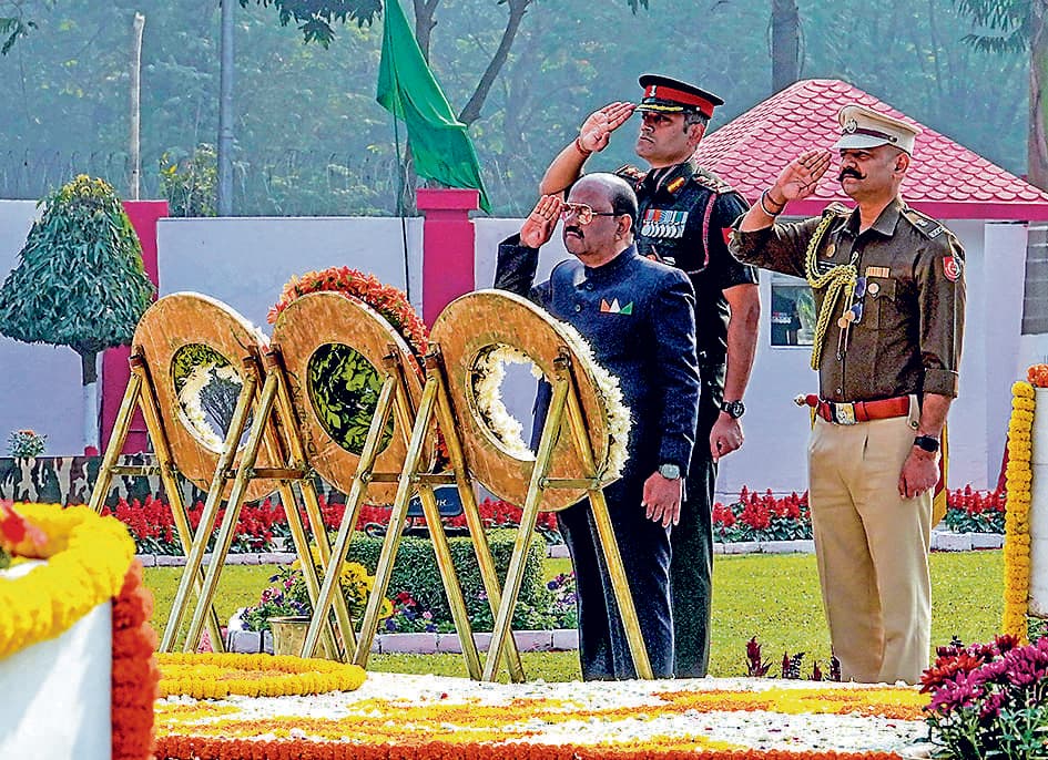 राज्यपाल सीवी आनंद बोस ने भारतीय सेना को किया सलाम