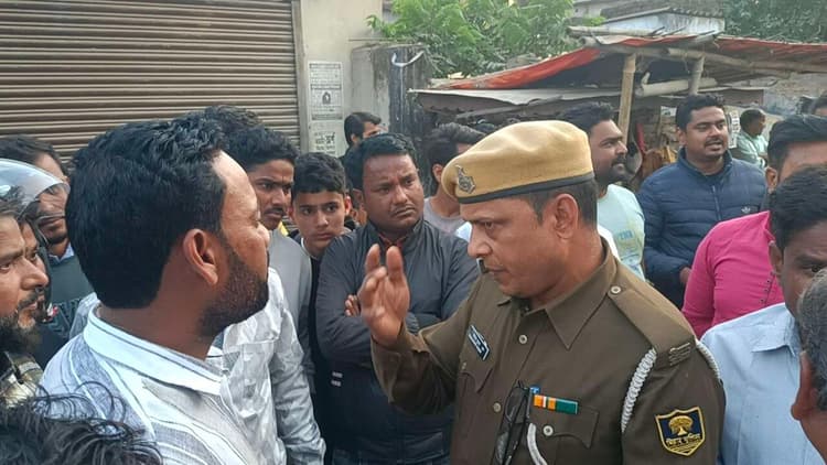 नवजात को ले रिश्तेदारों में हिंसक झड़प, एक घायल