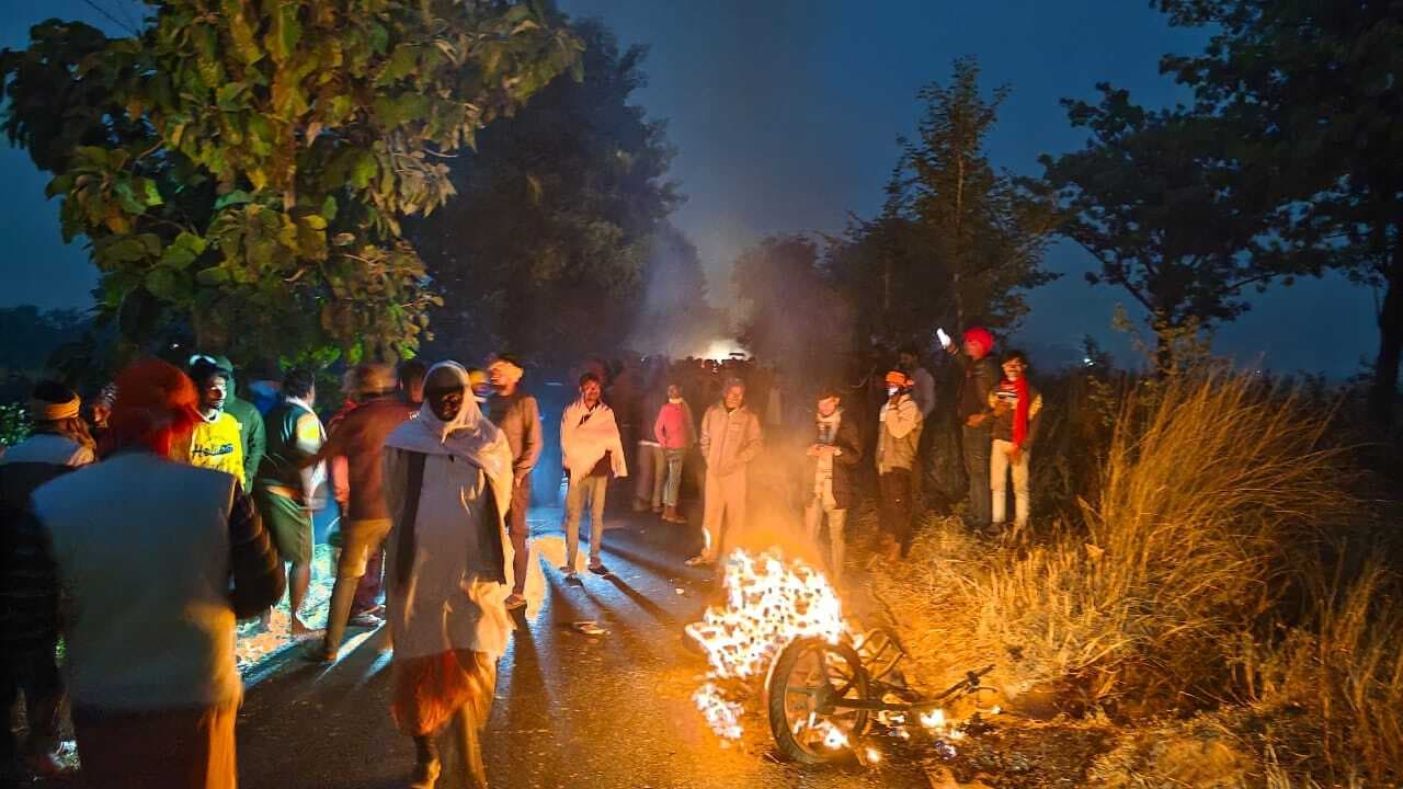 sasaram News : रोहतास में दो बाइकों की आमने-सामने की टक्कर में चार युवकों की मौत