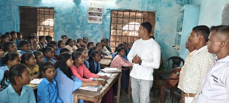 विद्यालयों में आपदा प्रबंधन को लेकर मॉक ड्रिल, सिविल डिफेन्स वॉलंटियरों ने दिया व्यवहारिक प्रशिक्षण