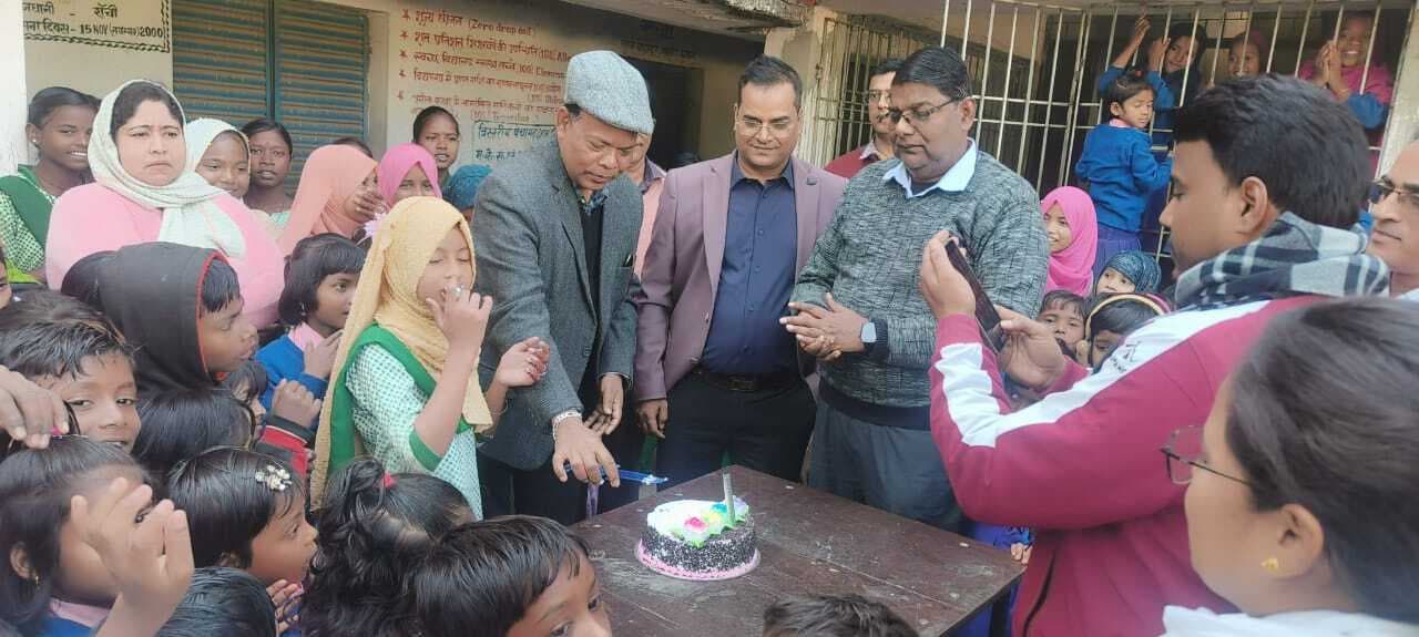 विद्यालयों में मनाया गया तिथि भोज सह जन्मोत्सव