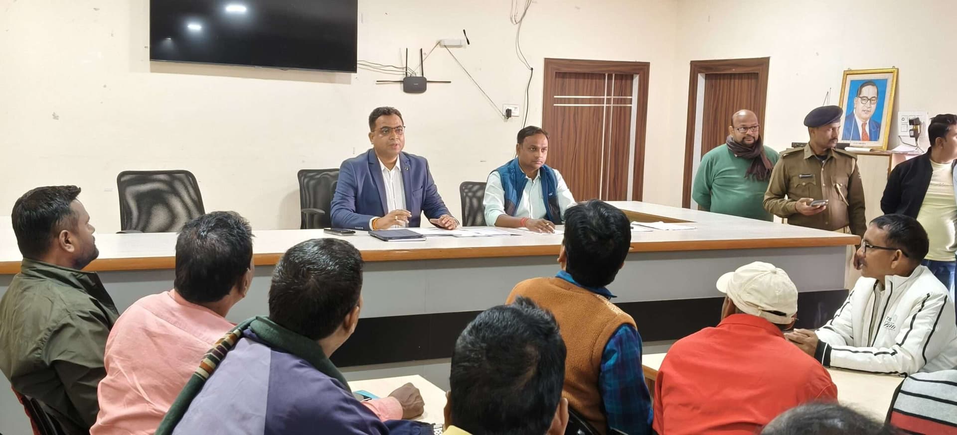 सूची से निर्वाचकों की धुंधली व गैर मानव तस्वीरों का करें सत्यापन : एसडीओ