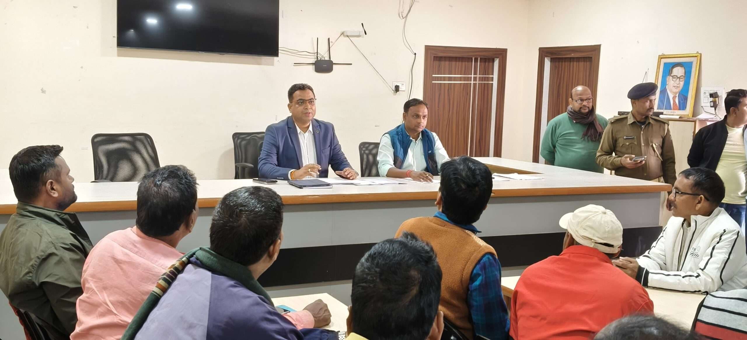 सूची से निर्वाचकों की धुंधली व गैर मानव तस्वीरों का करें सत्यापन : एसडीओ