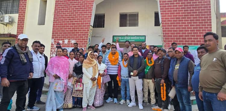 अविश्वास प्रस्ताव पारित होने के एक साल बाद हुआ चुनाव