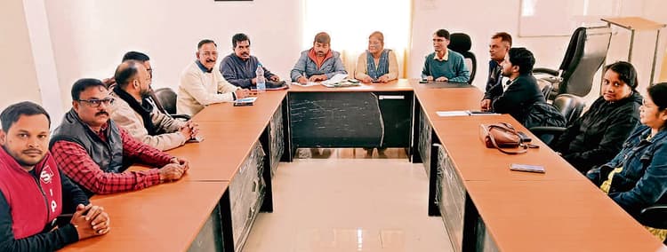 East Singhbhum News : केयू फुटबॉल महाकुंभ कल से 20 टीमों में 650 खिलाड़ी होंगे