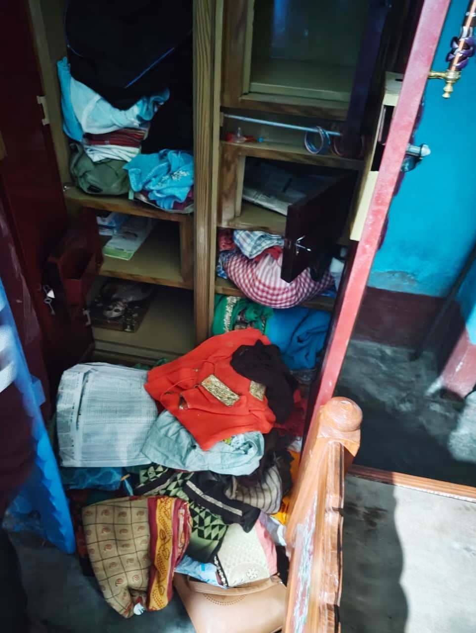 अंबा के हरदता गांव में ताला तोड़कर लाखों की चोरी