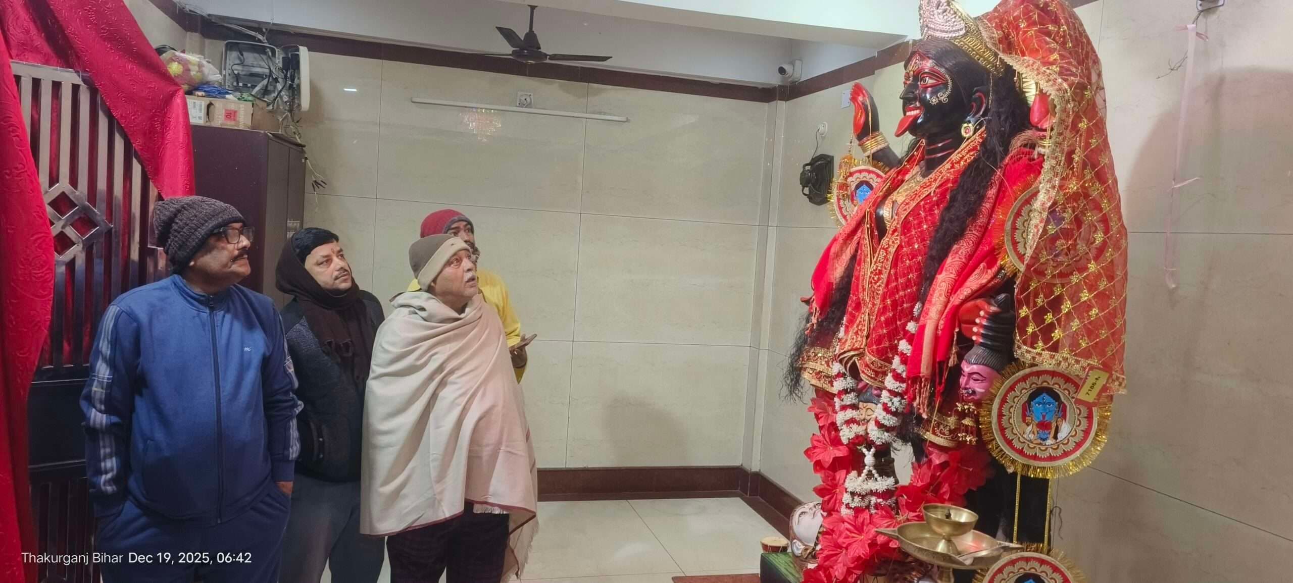 काली मंदिर से साढ़े तीन लाख की जेवरात चोरी, सीसीटीवी पर लगाया काला टेप