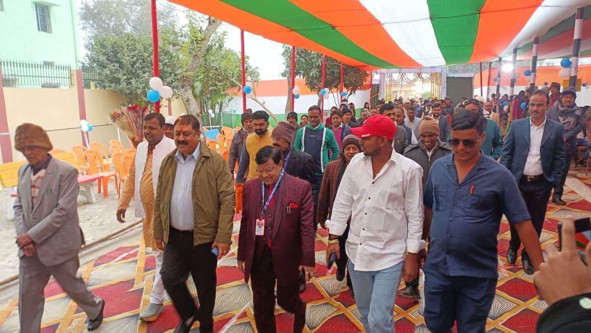 किशोरी सिन्हा महिला कॉलेज में पूर्व सांसद की आदमकद प्रतिमा का हुआ अनावरण