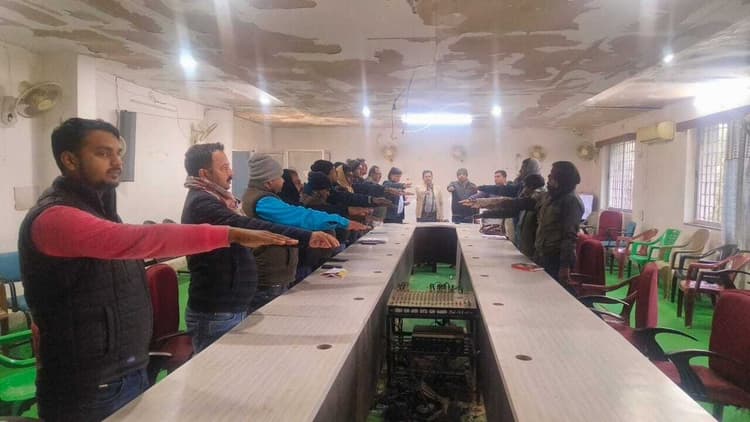 सुशासन दिवस पर अधिकारियों-कर्मचारियों ने ली शपथ