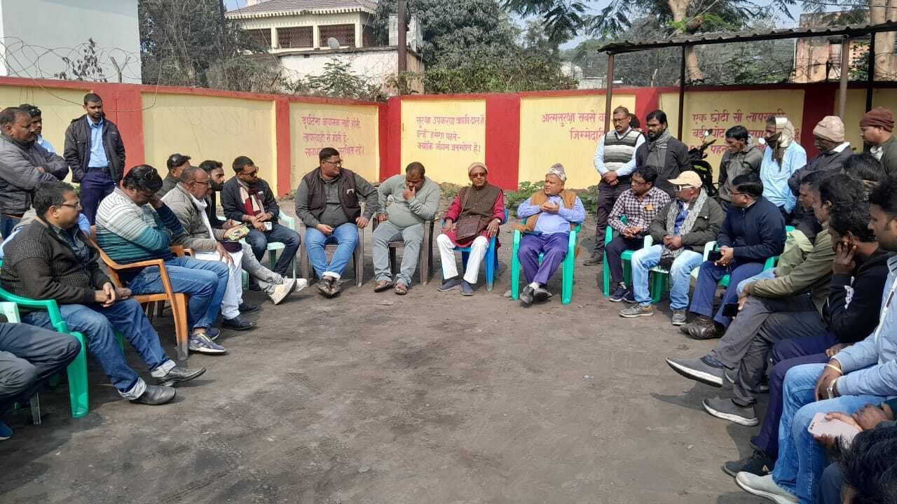 संडे ड्यूटी कटौती को लेकर श्रमिकों में उबाल, बनायी रणनीति