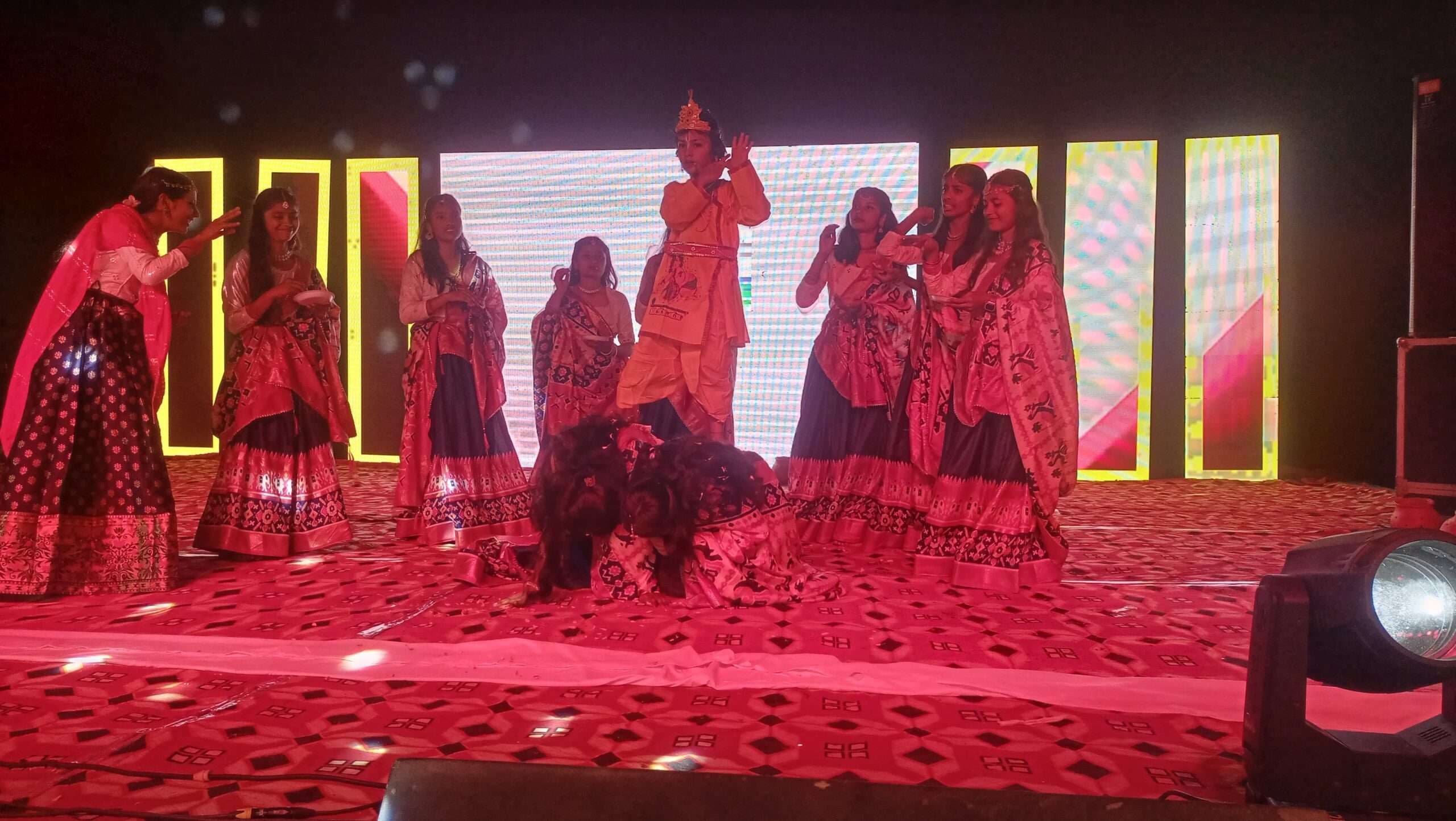 Madhubani News : धूमधाम से मना विद्यालय का वार्षिकोत्सव