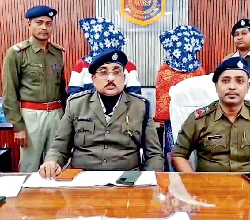 ज्वेलरी स्टोर में ग्राहक बनकर चोरी करने वाली महिला गिरफ्तार, 300 ग्राम चांदी बरामद