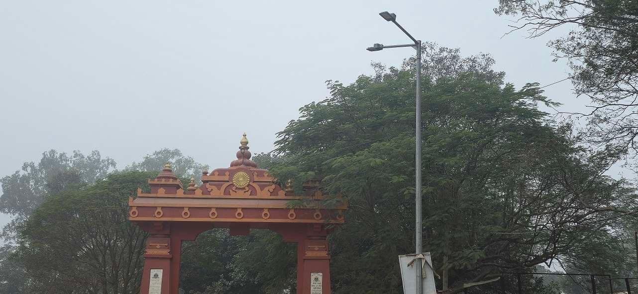 शाम होते ही ब्लॉक मोड़ पर छा जाता है अंधेरा