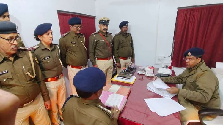 एसपी ने थाने का किया निरीक्षण, पुलिस पदाधिकारी को नैतिकता का पढाया पाठ