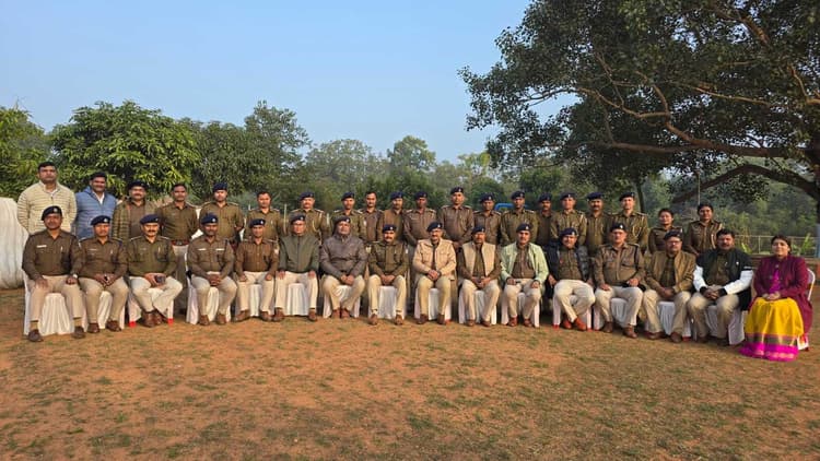 भू-माफियाओं, नशे के कारोबारियों सहित सक्रिय अपराधियों को चिह्नित करें