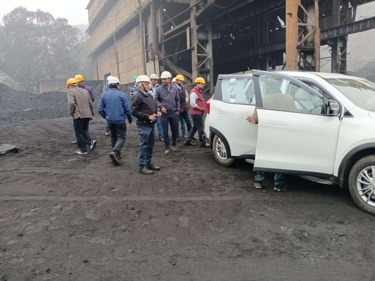 Bokaro News : कोयला स्टॉक में लगी आग बुझाने का निर्देश