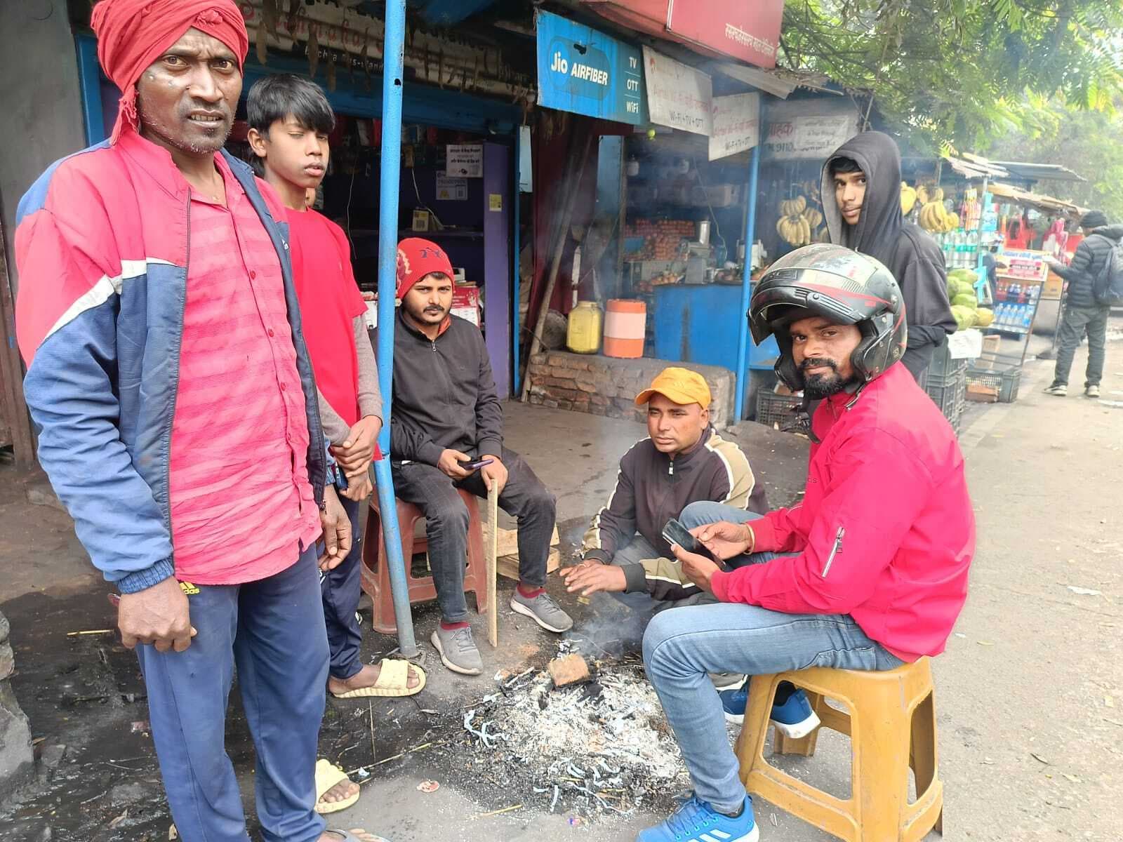 शीतलहरी की चपेट में पिपरवार कोयलांचल, जनजीवन प्रभावित