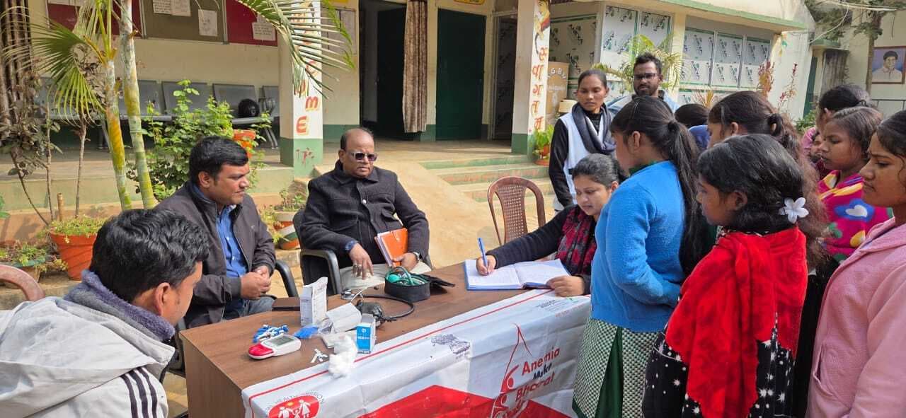 कस्तूरबा स्कूल में लगा था हेल्थ कैंप, वार्डन सहित सभी शिक्षक मिले नदारद