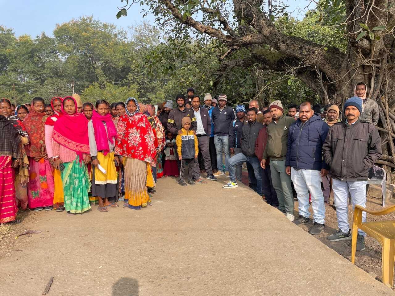 पुनर्वास स्थल पर प्रबंधन की उदासीनता से ग्रामीण आक्रोशित