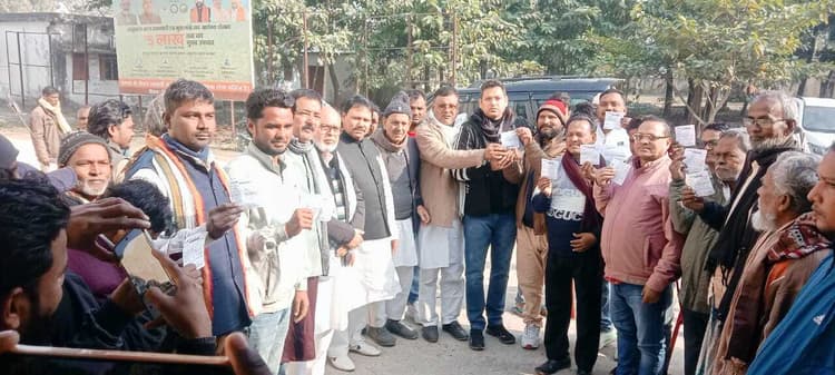 कोचाधामन में शिविर लगाकर चलाया सदस्यता अभियान