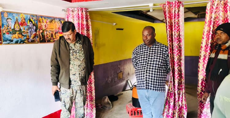Giridih News :आभूषण दुकान से ढाई लाख के जेवरात की चोरी