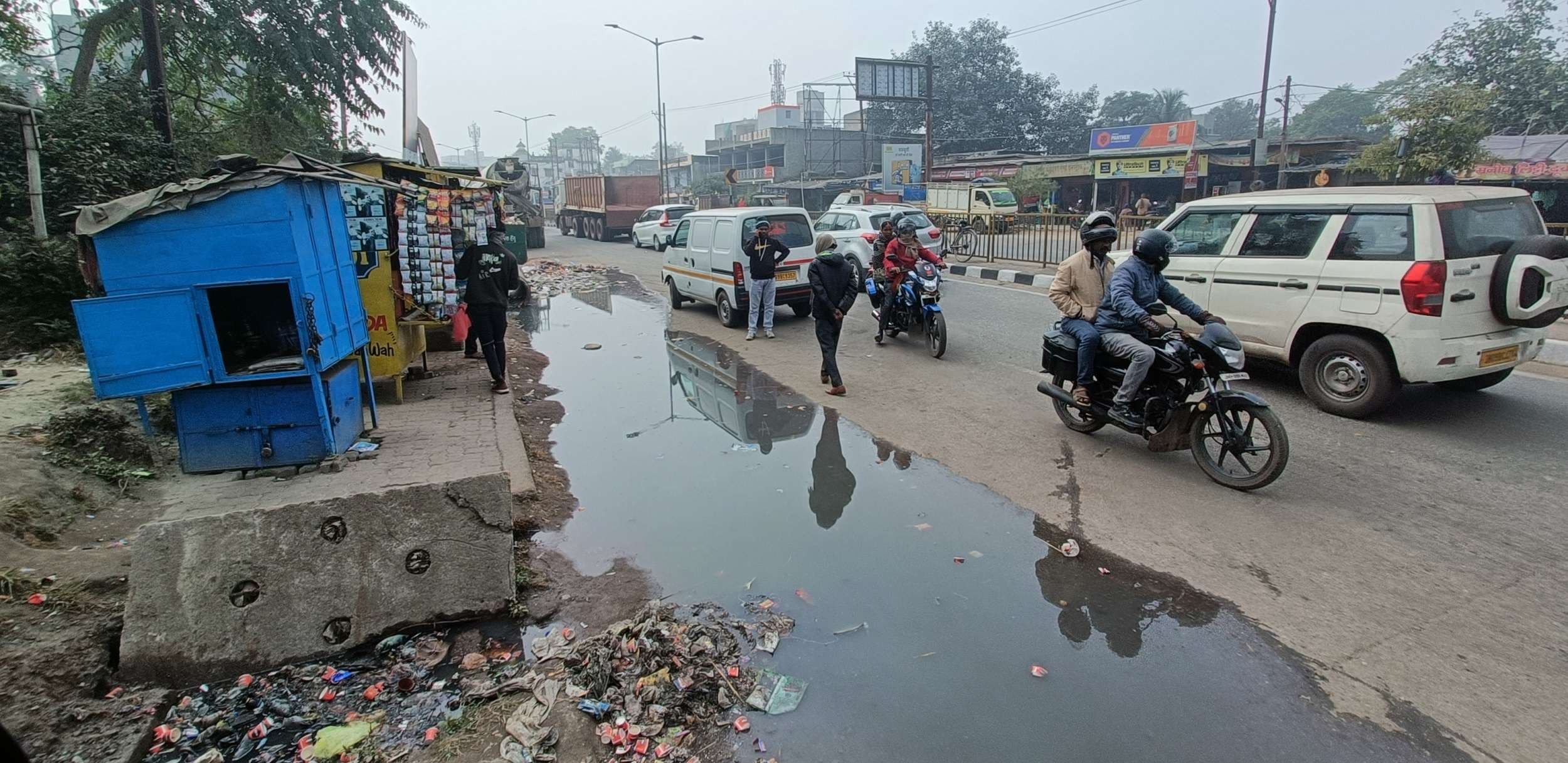 Bokaro News : चास के जोधाडीह मोड़ पर बह रहा है नाली का गंदा पानी