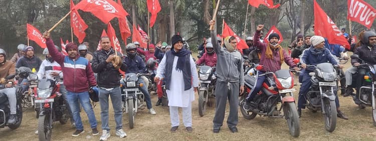 Bokaro News : ठेका मजदूरों ने निकाला माेटरसाइकिल जुलूस