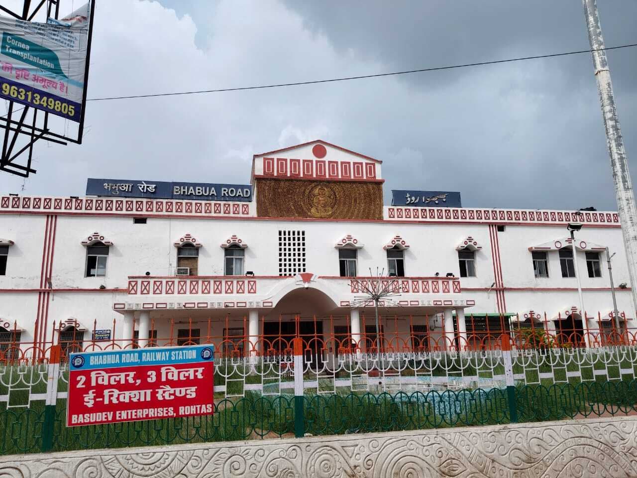 भभुआ रोड स्टेशन पर स्थायी स्वीपर की व्यवस्था नहीं, हो रही परेशानी