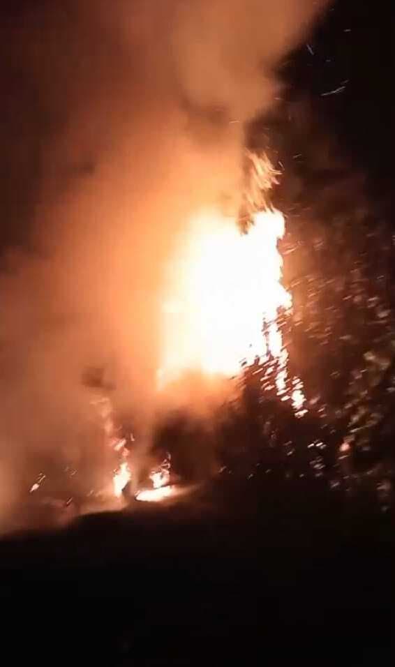 चार बकरियां और घर का सामान जला, गरीब परिवार हुआ बेघर