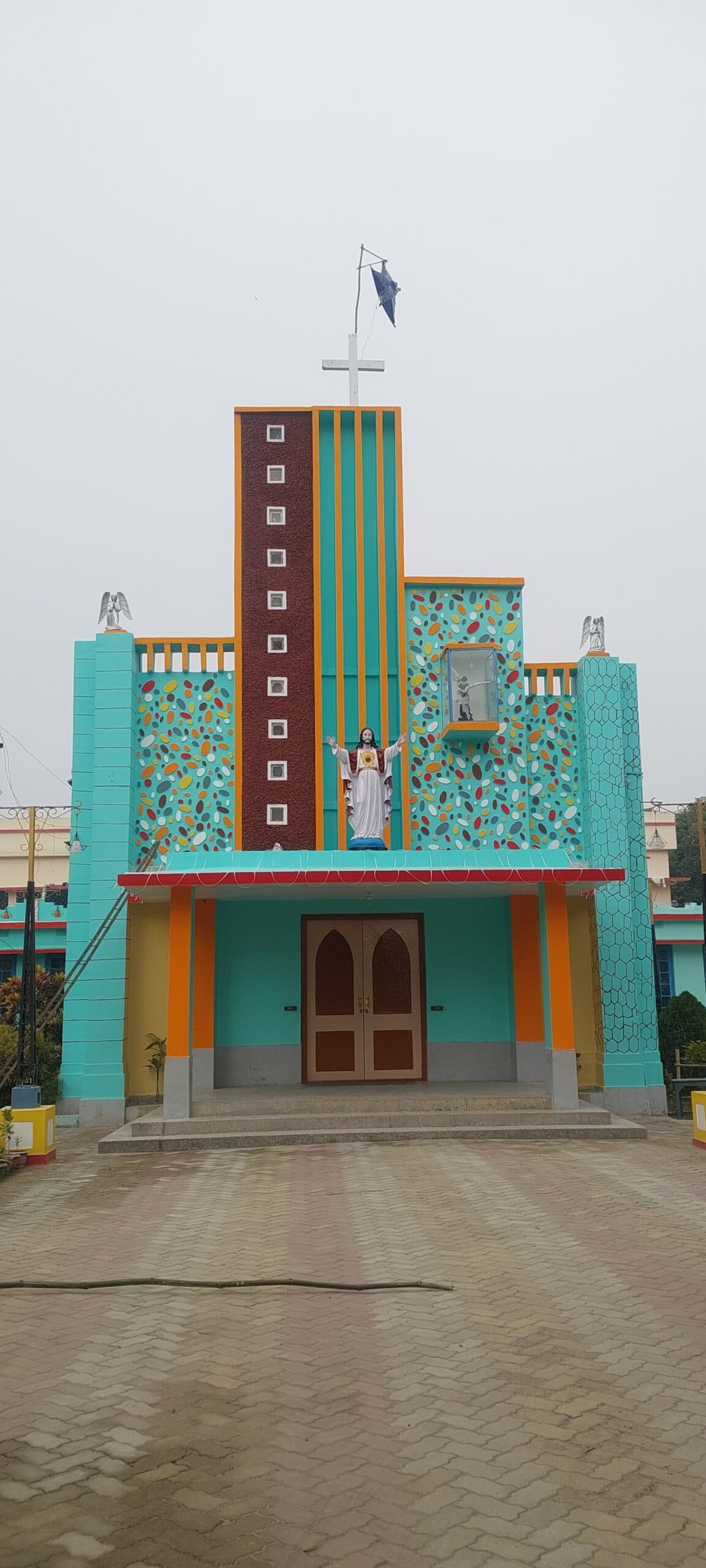 क्रिसमस को लेकर बेथल मिशन व कैथोलिक चर्च की हुई साज-सज्जा